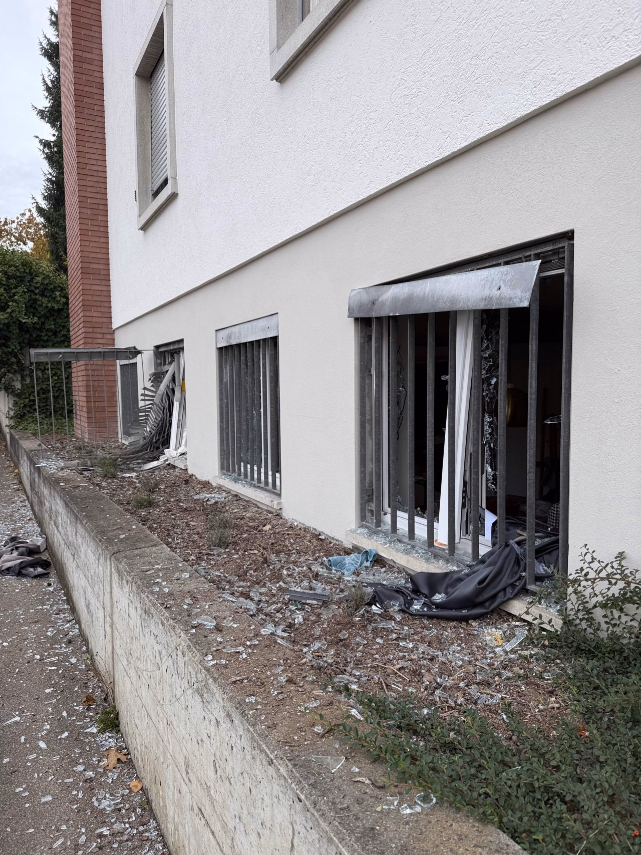 Geborstene Fenster.