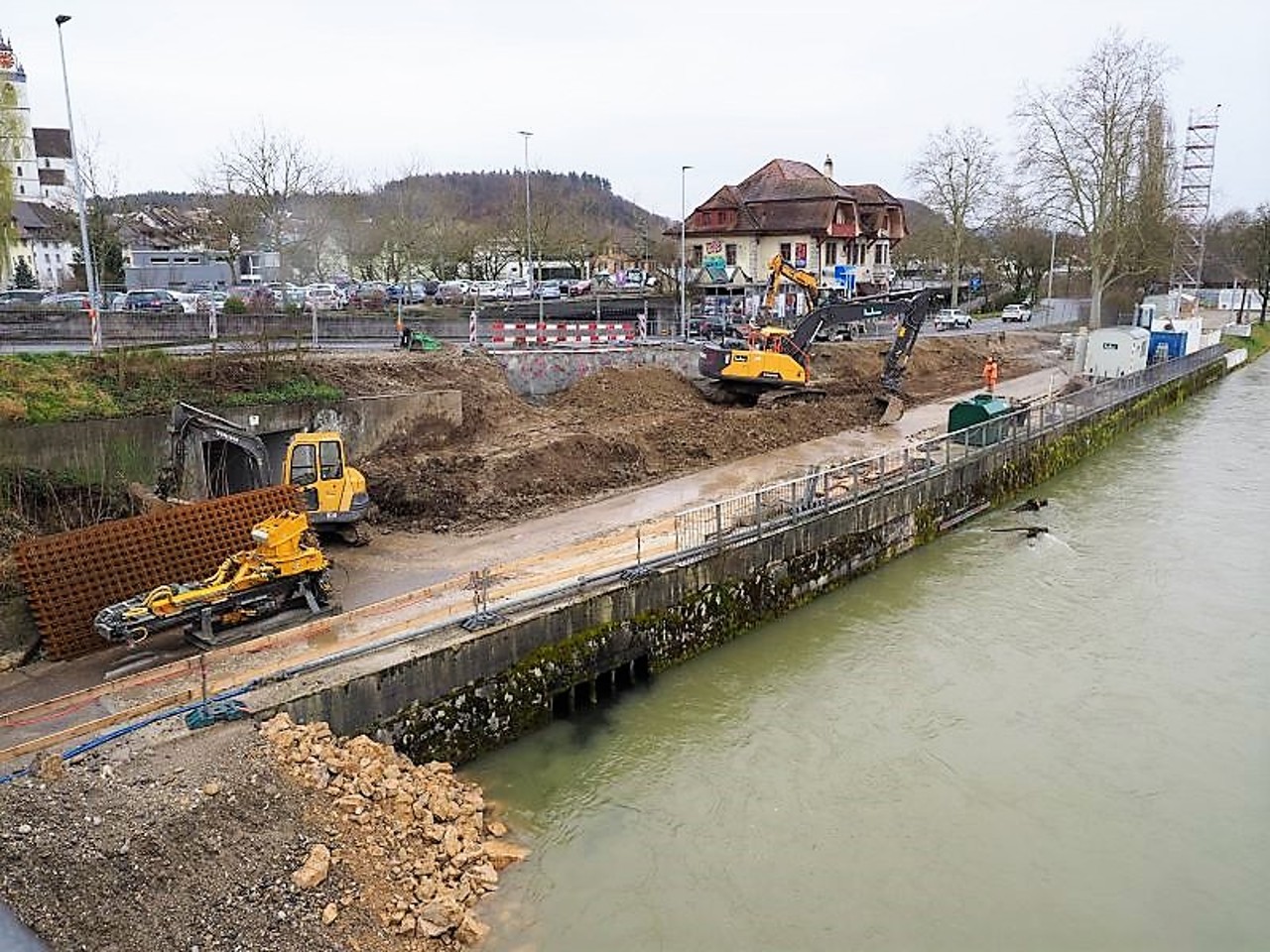 Aushubarbeiten im Südwesten, Vorarbeiten für die Flügelmauern